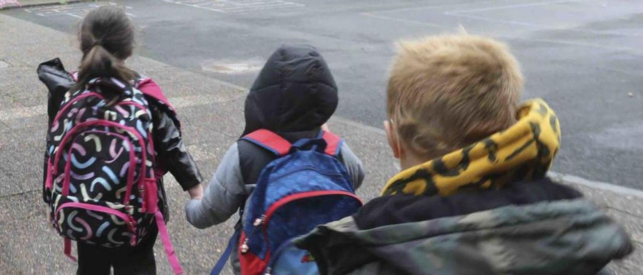 Un grupo de niños saliendo de un centro escolar de la ciudad. | R. S.