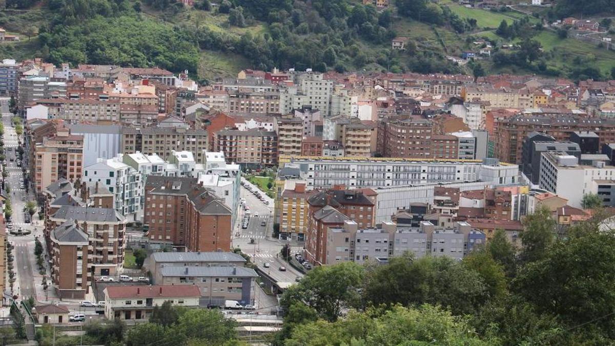 Vista de parte del casco urbano de Mieres.