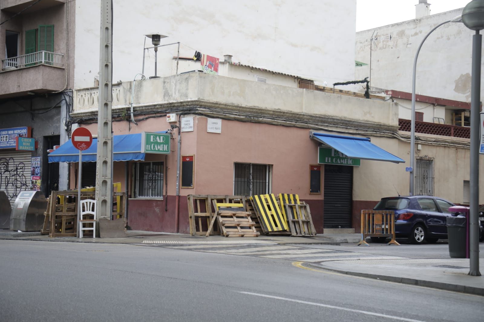 Los restauradores de Palma continúan con la retirada de terrazas