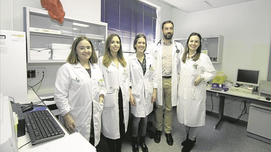 El hospital de Cáceres ahorra 179.000 euros con un plan que impulsa el buen uso de los antibióticos