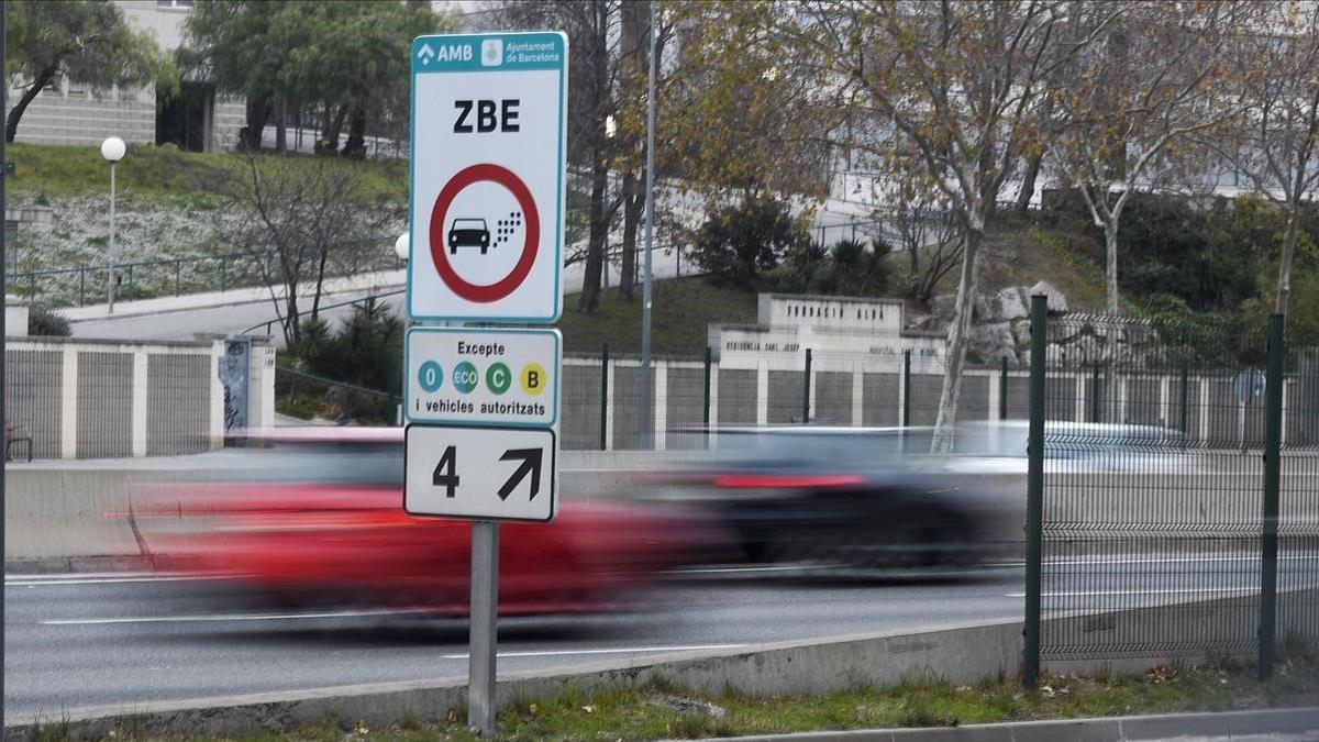 Aviso de entrada a una zona de bajas emisiones de Barcelona.