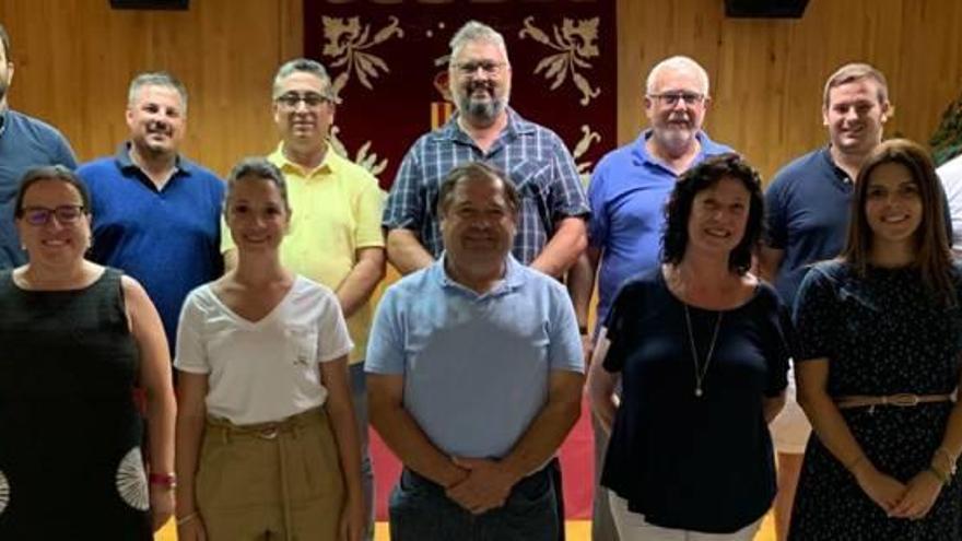 La nueva junta directiva de la Unión de Comparsas Ber-Largas de Sant Vicent.