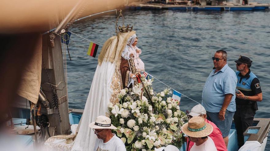 Fervor festivo en la procesión marítima de la Virgen del Carmen de Playa de Mogán