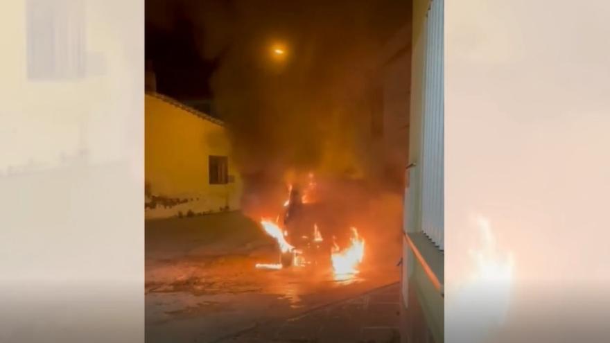 Nuevo acto vandálico en Ricla con la quema de un vehículo.