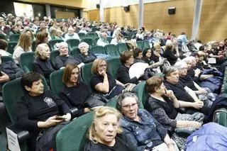 Los centros de mayores de Gijón sacan a escena su actividad diaria en una muestra colectiva en el CMI Pumarín