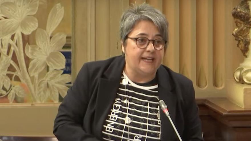 La diputada del PSIB Càrol Marquès interviene durante una sesión en el Parlament.