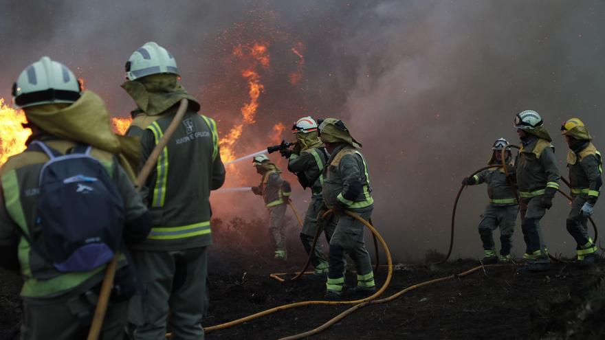 El viento alimenta la primera ola de incendios del año en Galicia: 1.360 hectáreas quemadas