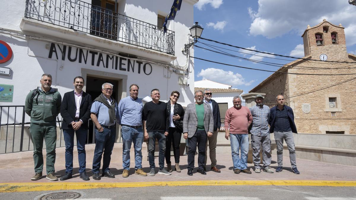 El presidente de la Diputación se reunió con los alcaldes de los municipios del Alto Mijares afectados por el incendio originado en Villanueva de Viver.