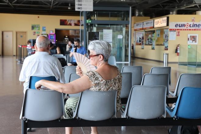 La estación de autobuses de Alicante, sin aire acondicionado en plena ola de calor