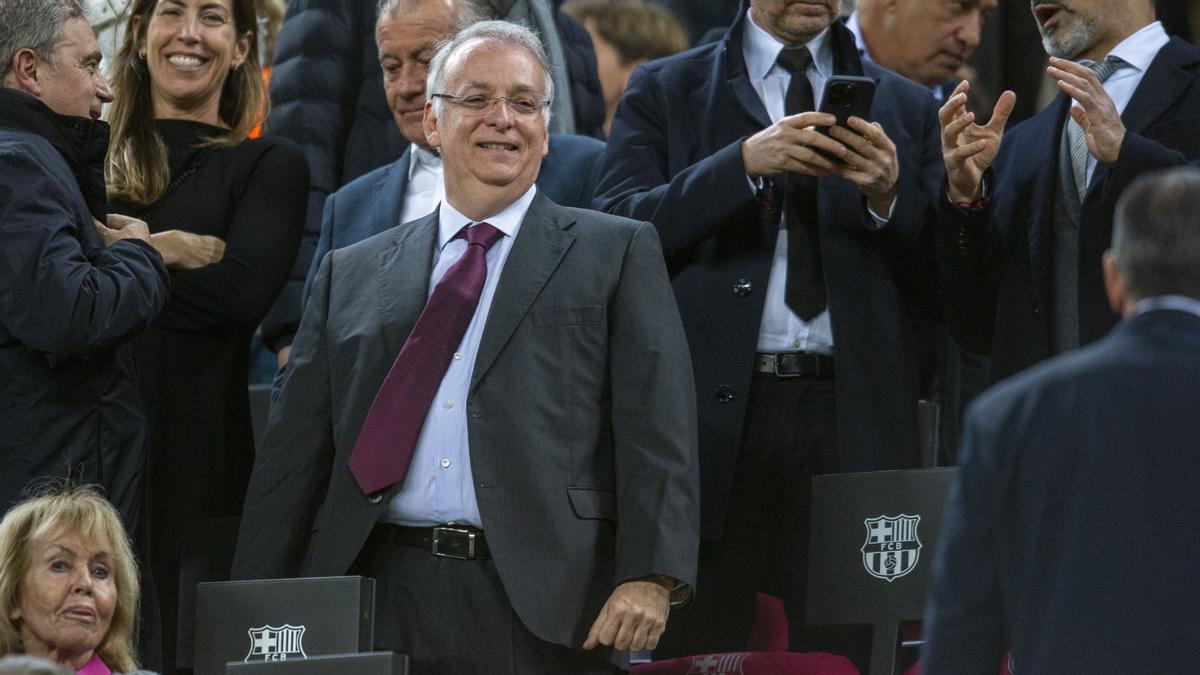 Alejandro Echevarría, en el palco del Camp Nou.