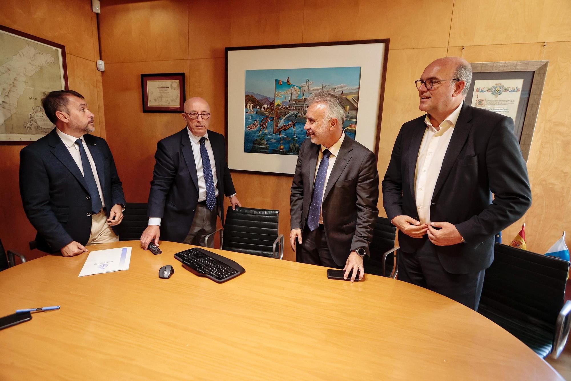 Visita del ministro Ángel Víctor Torres al Puerto de Santa Cruz