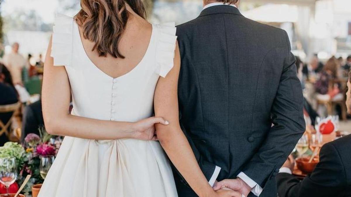 Imagen de recurso de los novios en su boda.