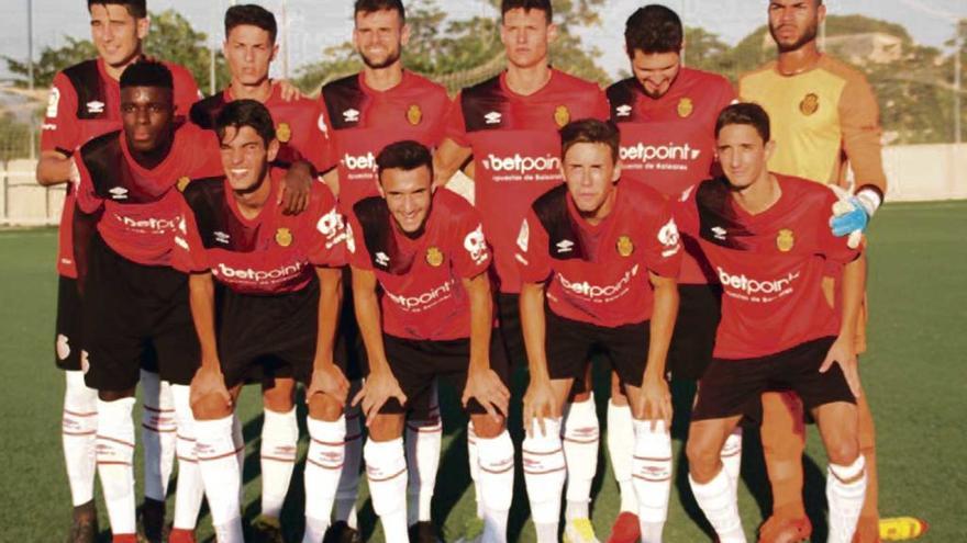 Equipo del Mallorca B que jugó de inicio el torneo de Son Ferriol.