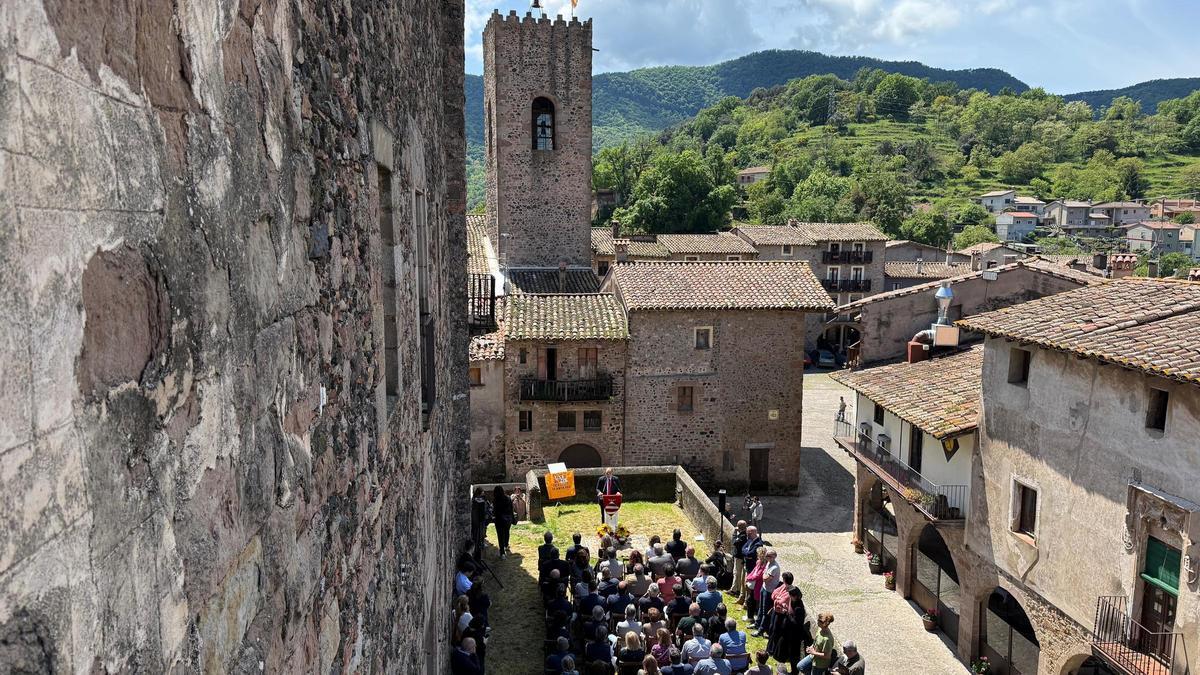 El Castillo de Santa Pau será público después de una campaña de microfinanciación y una aportación del Govern