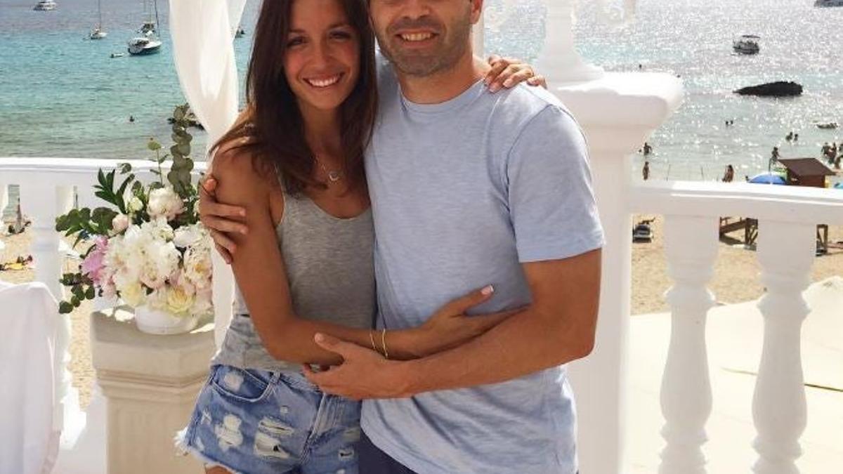 Andrés Iniesta y Anna Ortiz durante unas vacaciones