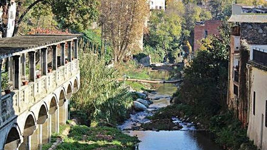 El tub de la banda del carrer Magnes quedarà amagat.