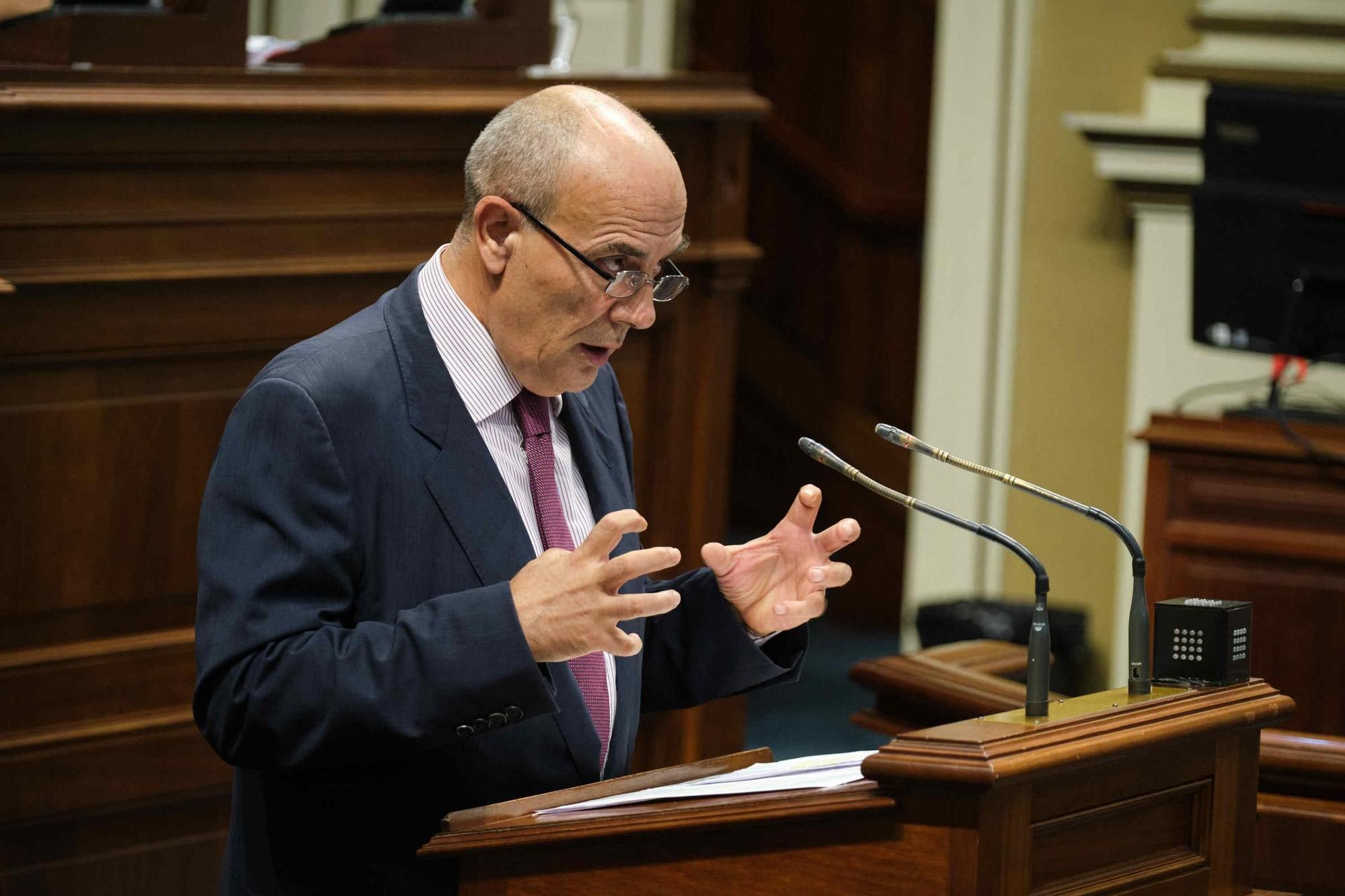 Sesión plenaria del Parlamento de Canarias.