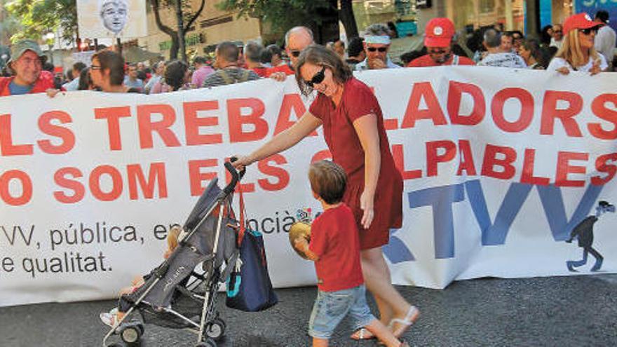 El PP valida el ERE de C9 blindado por la Policía