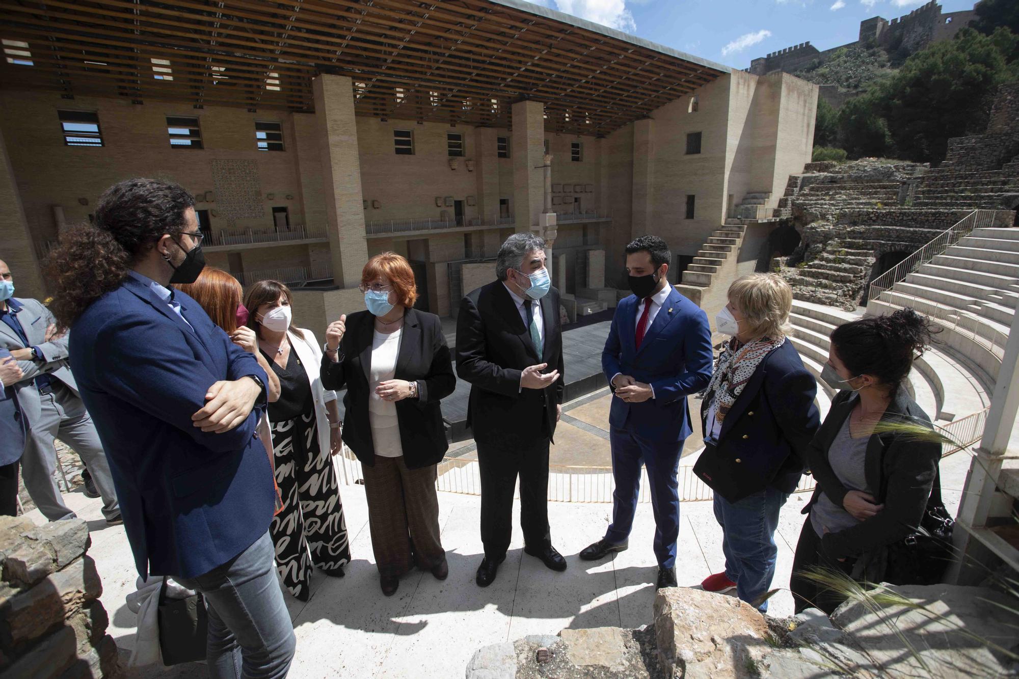 El ministro de Cultura visita el patrimonio de Sagunt.