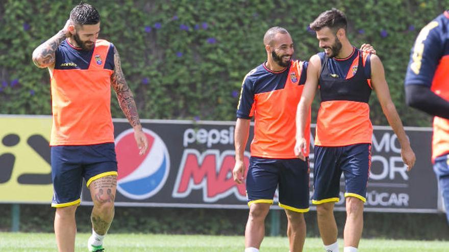 Marko Livaja, Nabil El Zhar y Tyronne, ayer, en Barranco Seco.