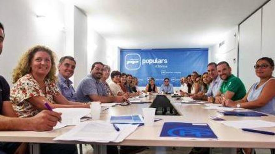 Reunión del PP de Ibiza en su sede ubicada en Bartolomé Roselló.