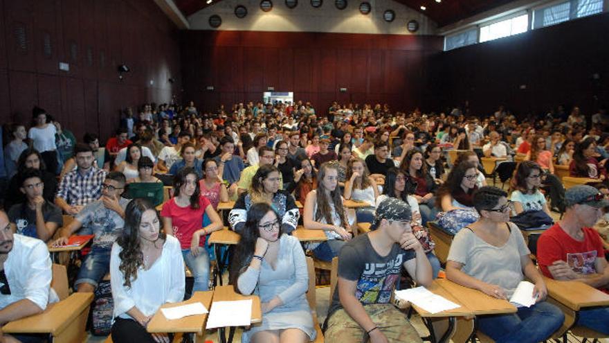 Una imagen del salón de actos de la Escuela, ayer.