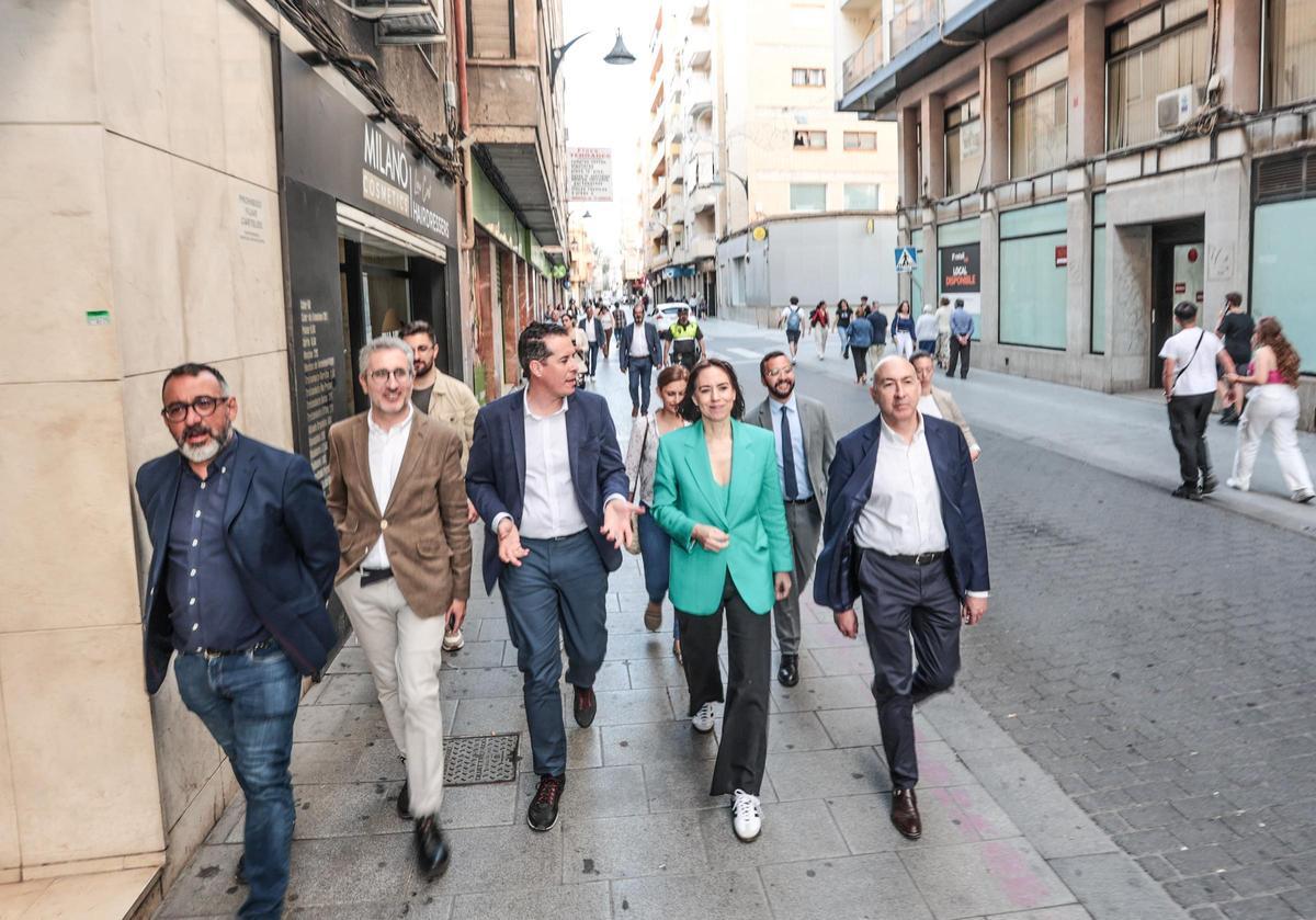 La ministra Morant recorre lugares emblemáticos de Elda