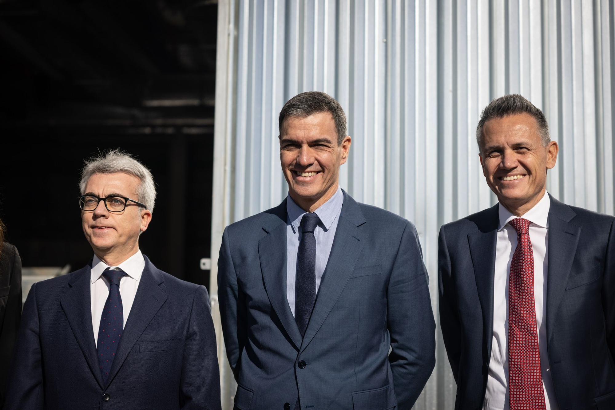 En imágenes | Pedro Sánchez visita las instalaciones de Novartis en La Almunia de Doña Godina