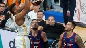 Edy Tavares podría perderse el clásico ante el Barça por una infección respiratoria