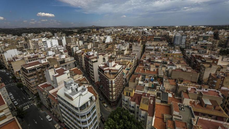 Empleo, oferta cultural y de ocio y la red de comunicaciones capitalizan el descontento de los ilicitanos