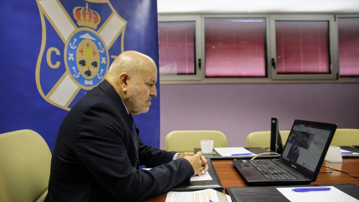 Miguel Concepción, en su despacho de las oficinas del CD Tenerife.  | | DELIA PADRÓN