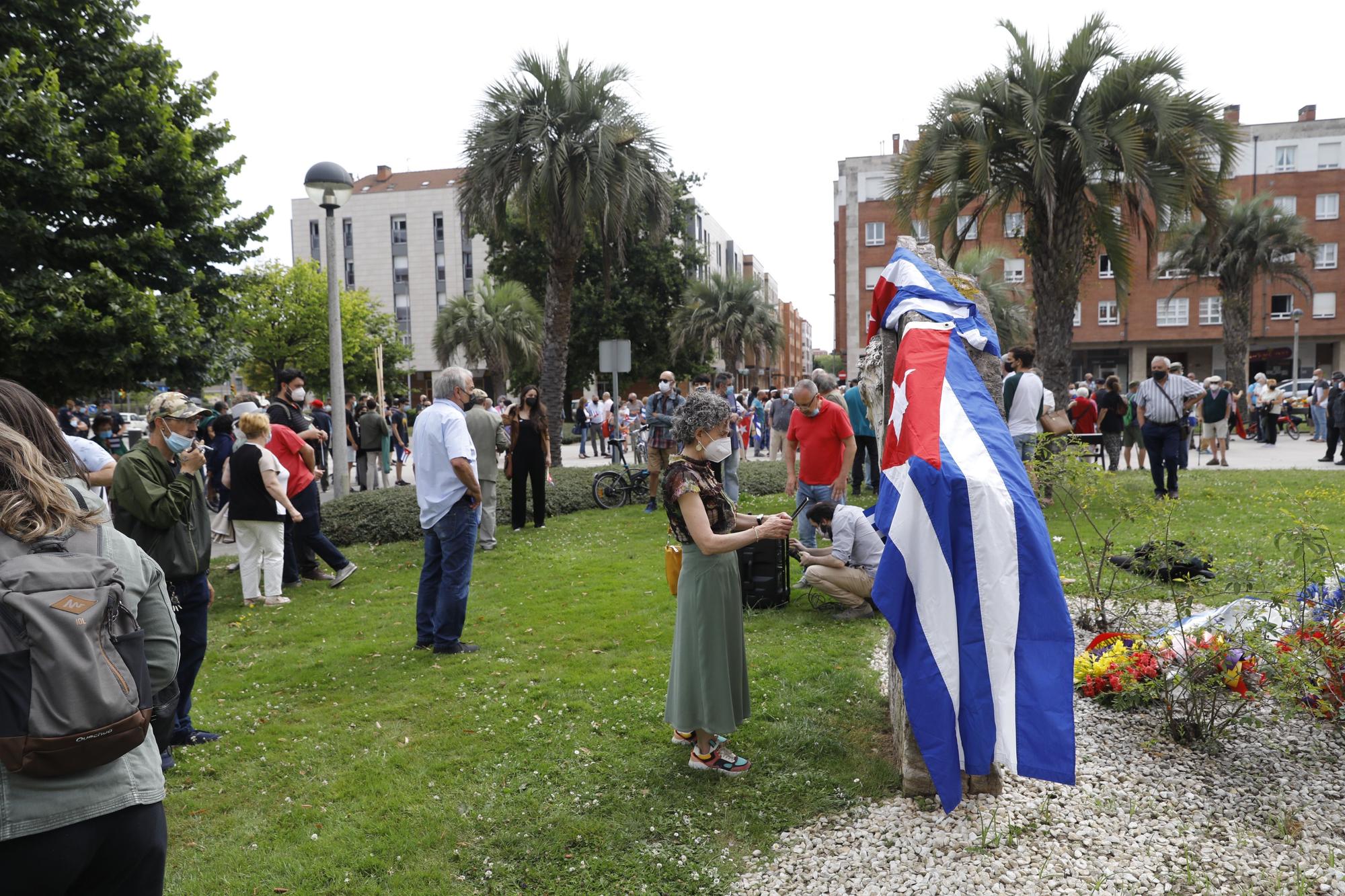 Gijón, Plaza de la Habana, concentración a favor de la revolución cubana