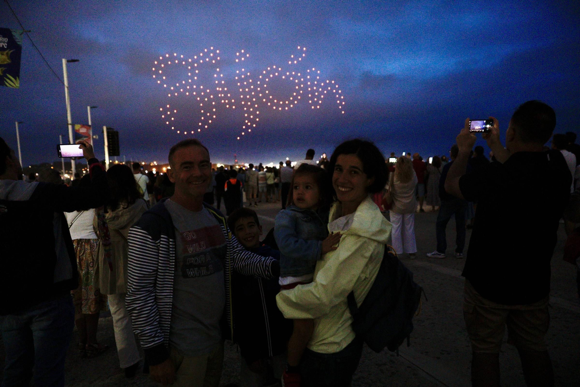 Así ha sido la primera cita de la noche de los drones en Gijón