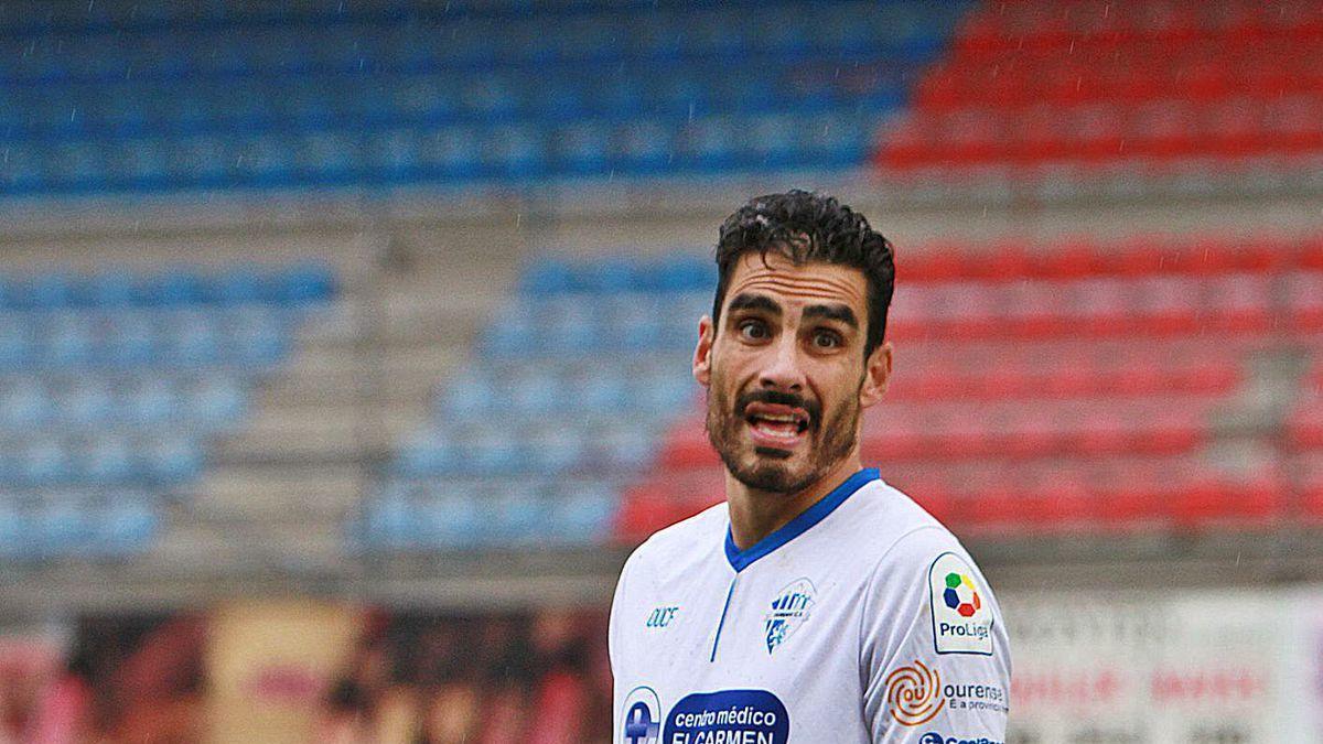 Dani Portela, durante el partido que enfrentó en O Couto al Ourense CF con el Racing Villalbés.