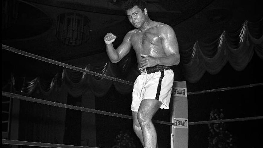 Ali tras ganar a Ron Lyle en Las Vegas (Nevada, USA), el 12 de mayo de 1975.