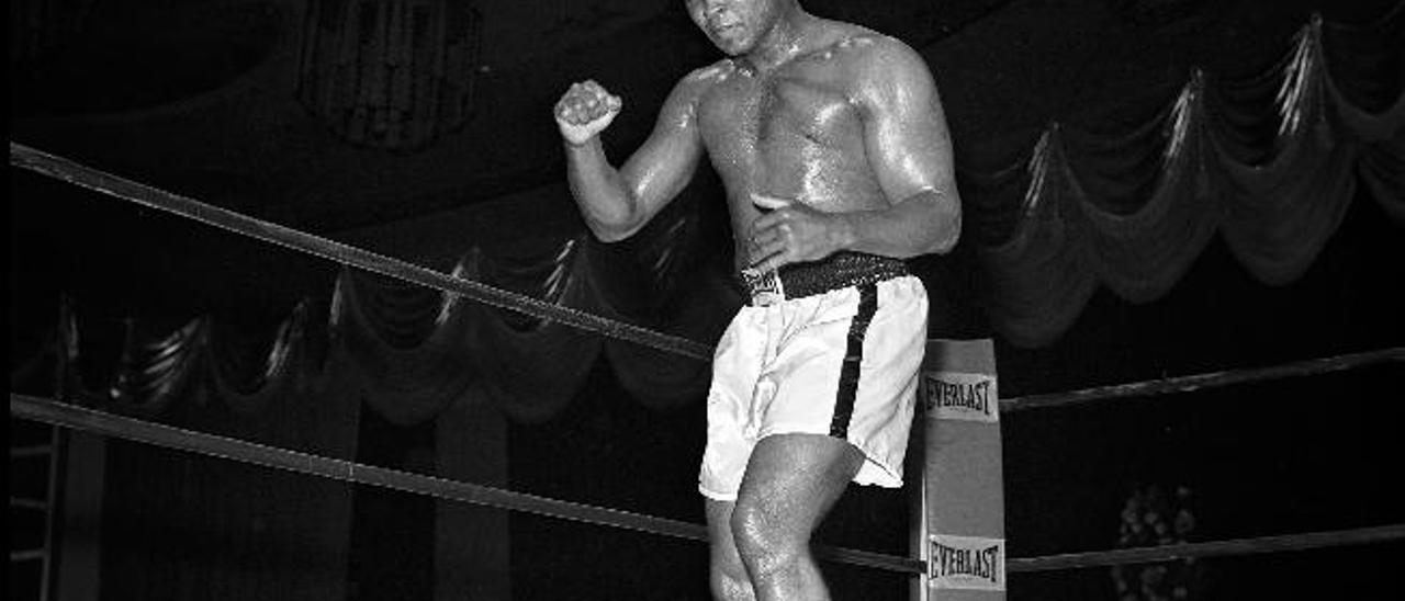 Ali tras ganar a Ron Lyle en Las Vegas (Nevada, USA), el 12 de mayo de 1975.