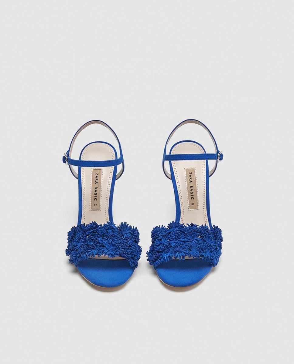 Sandalias azules de Zara
