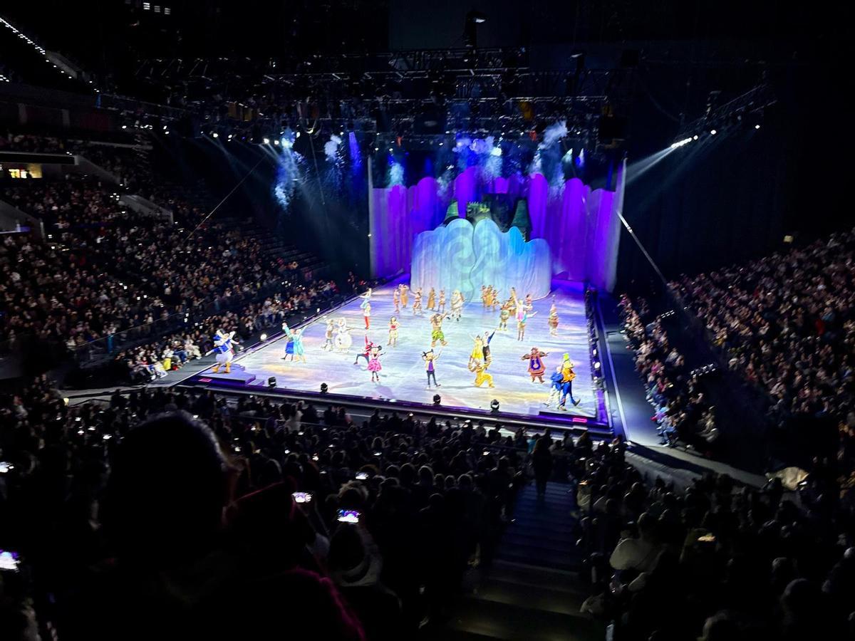 El Roig Arena ha acogido esta tarde el primer pase del espectáculo “Disney on Ice: Vive Tus Sueños”,
