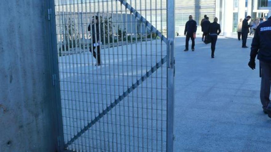 Puerta de la Ciudad de la Justicia donde se ha encontrado el paquete sospechoso