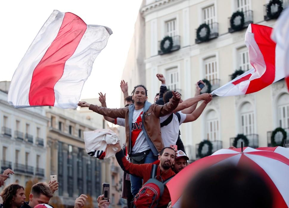 Las aficiones de River y Boca llenan Madrid