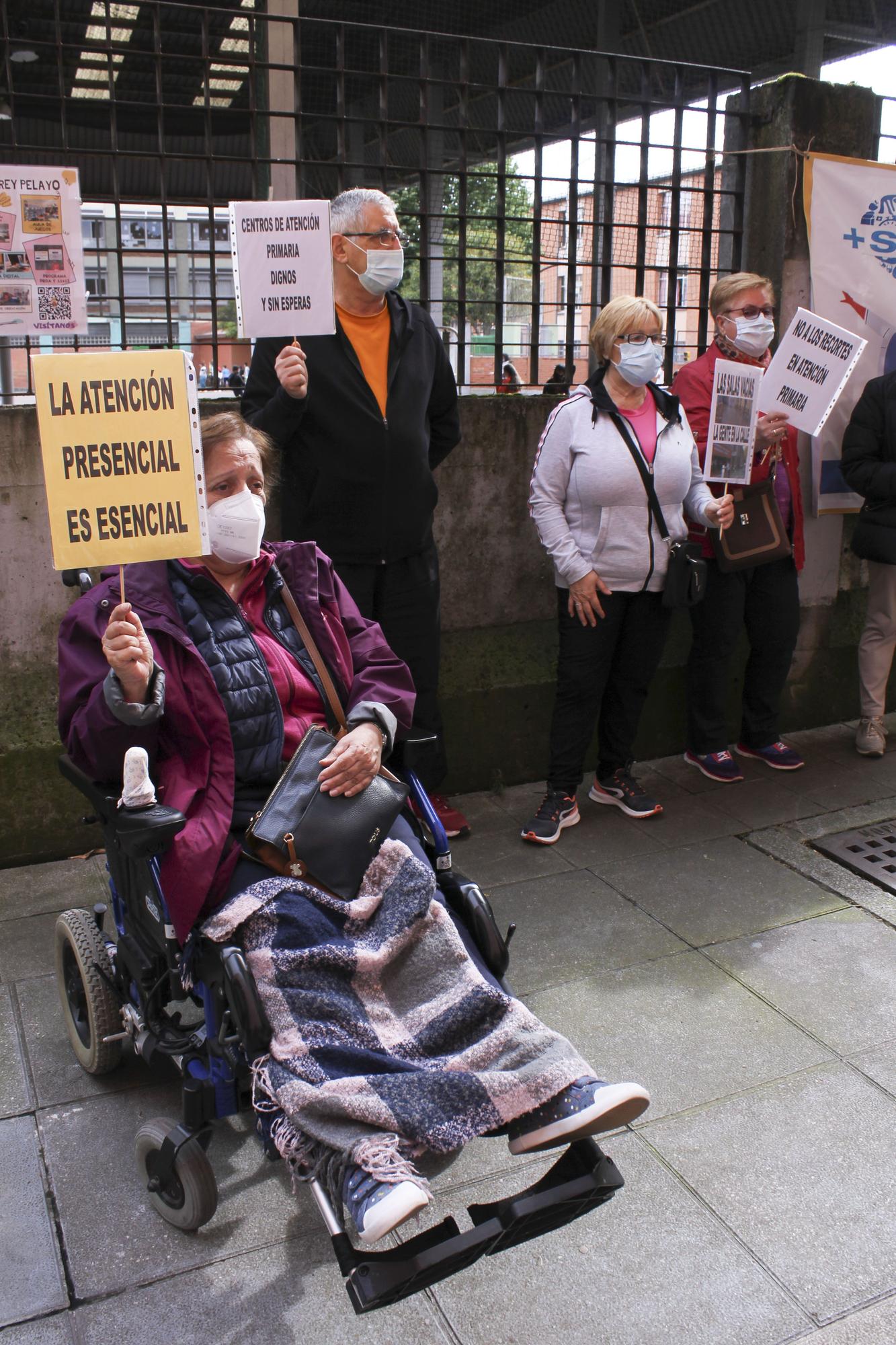 Protesta vecinal en el centro de salud de Severo Ochoa