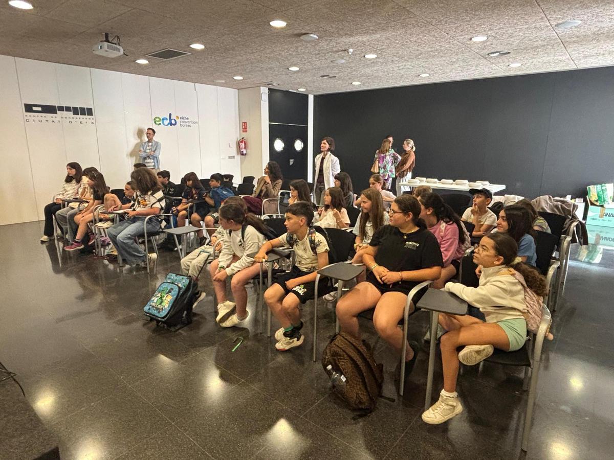 Alumnos del colegio El Pla de Elche durante la jornada de la Fundación CIEN y AFAE