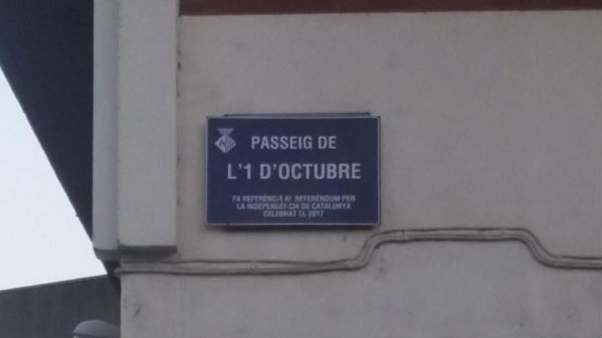 La placa colocada por los CDR en el paseo del Comte d'Egara, en Terrassa