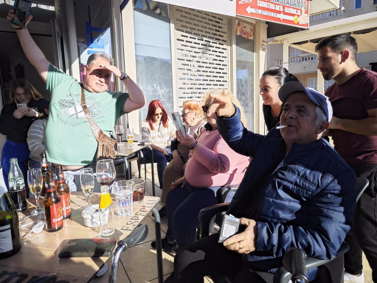 Así han celebrado en Can Picafort el Gordo de la Lotería de Naviad Así han celebrado en Can Picafort el Gordo de la Lotería de Naviad