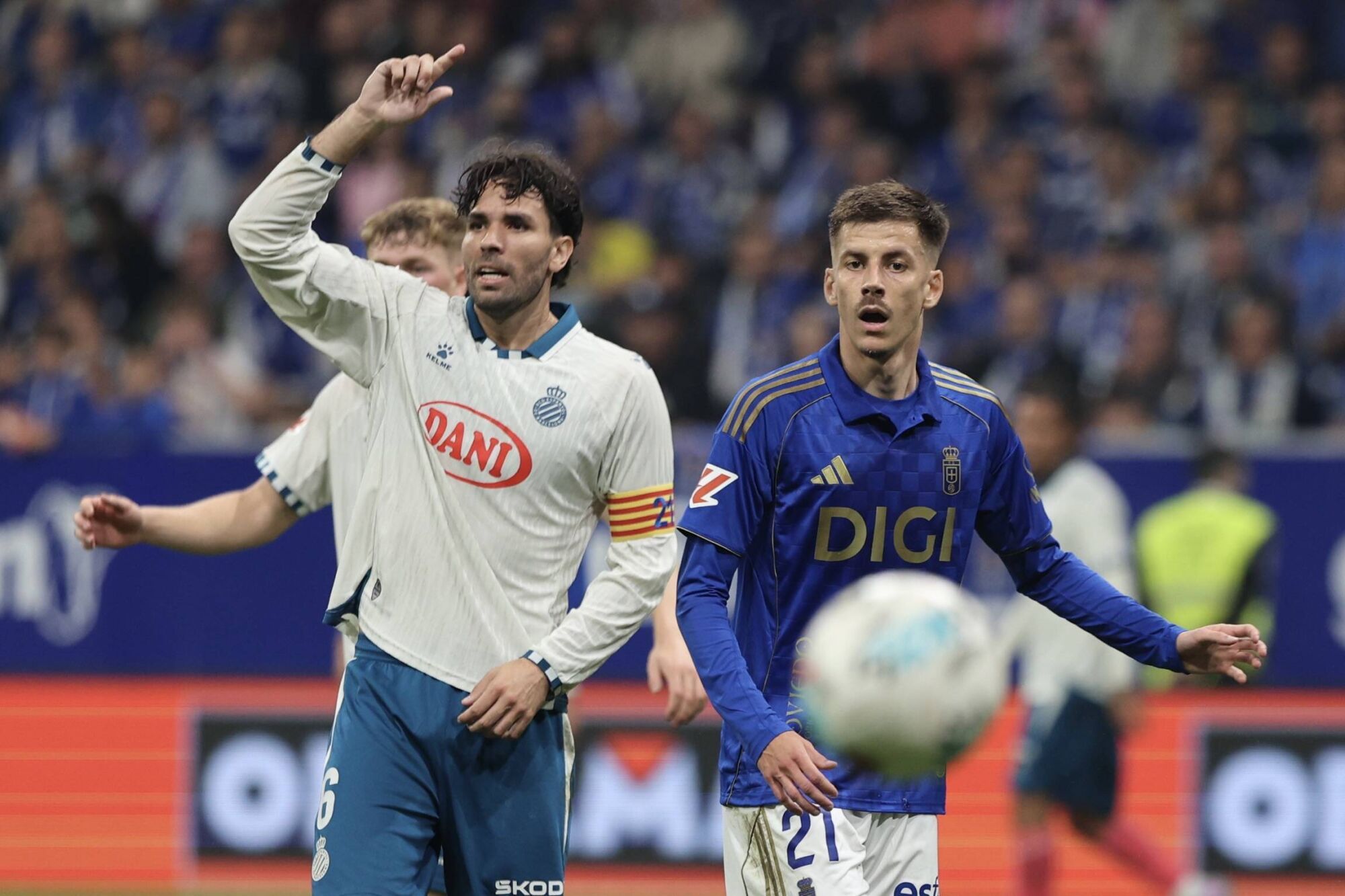 Todas las IMÁGENES del reestreno de Carrión con el Oviedo, con derrota ante el Espanyol 