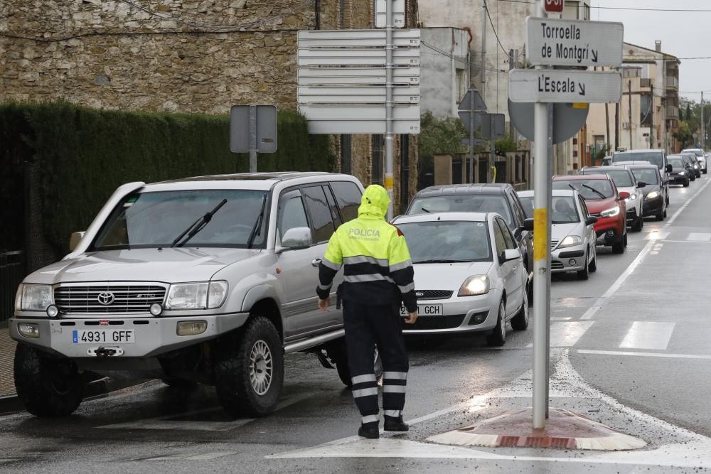 Mig miler de persones desafien el feixisme i la pluja a Verges