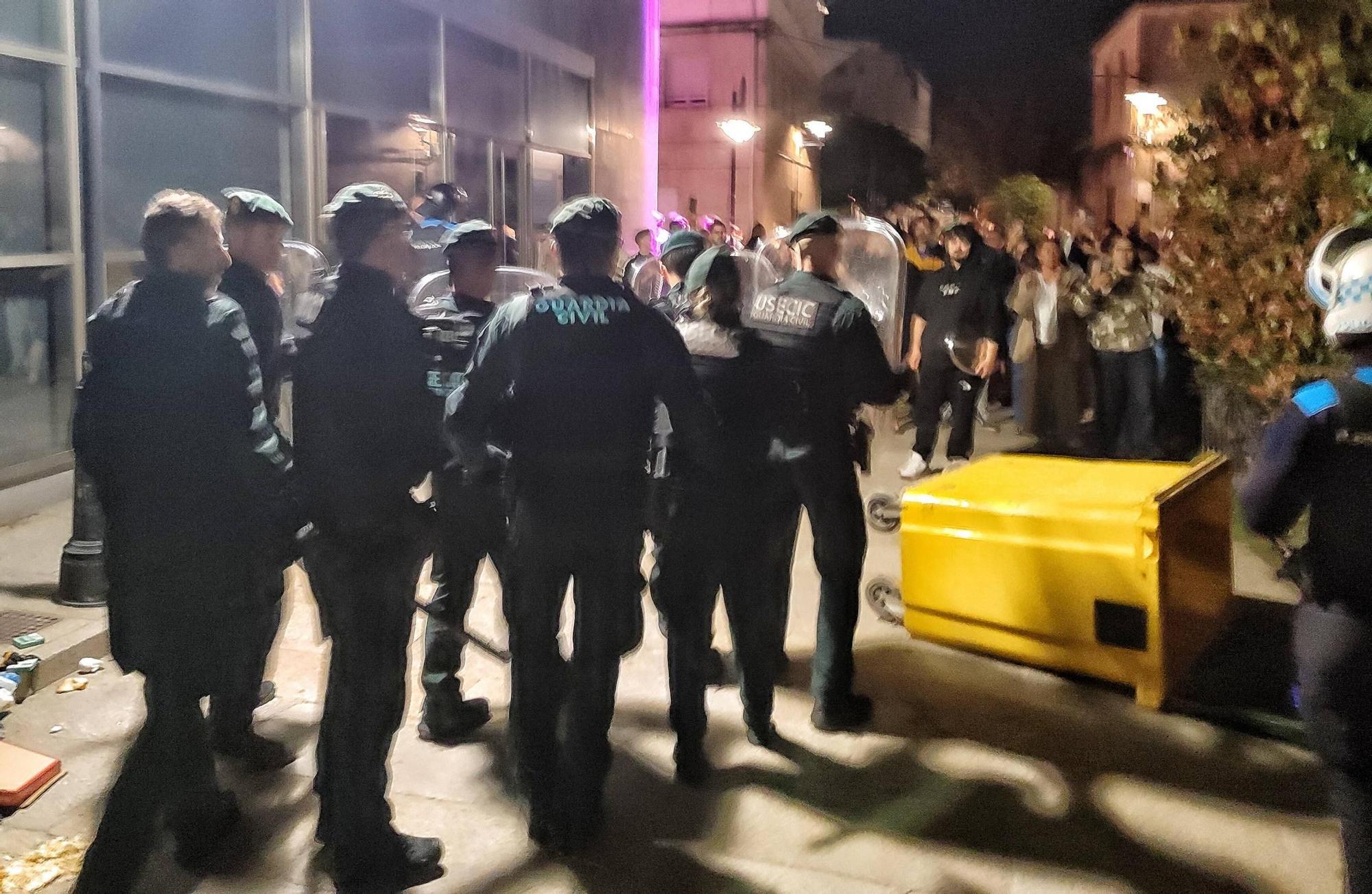 Multidudinaria protesta contra la subida de la basura en O Morrazo