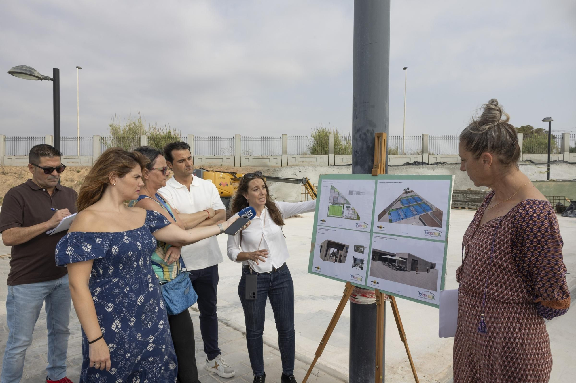 Visita a la rehabilitación de la zona de raquetas de la Ciudad Deportiva de Torrevieja