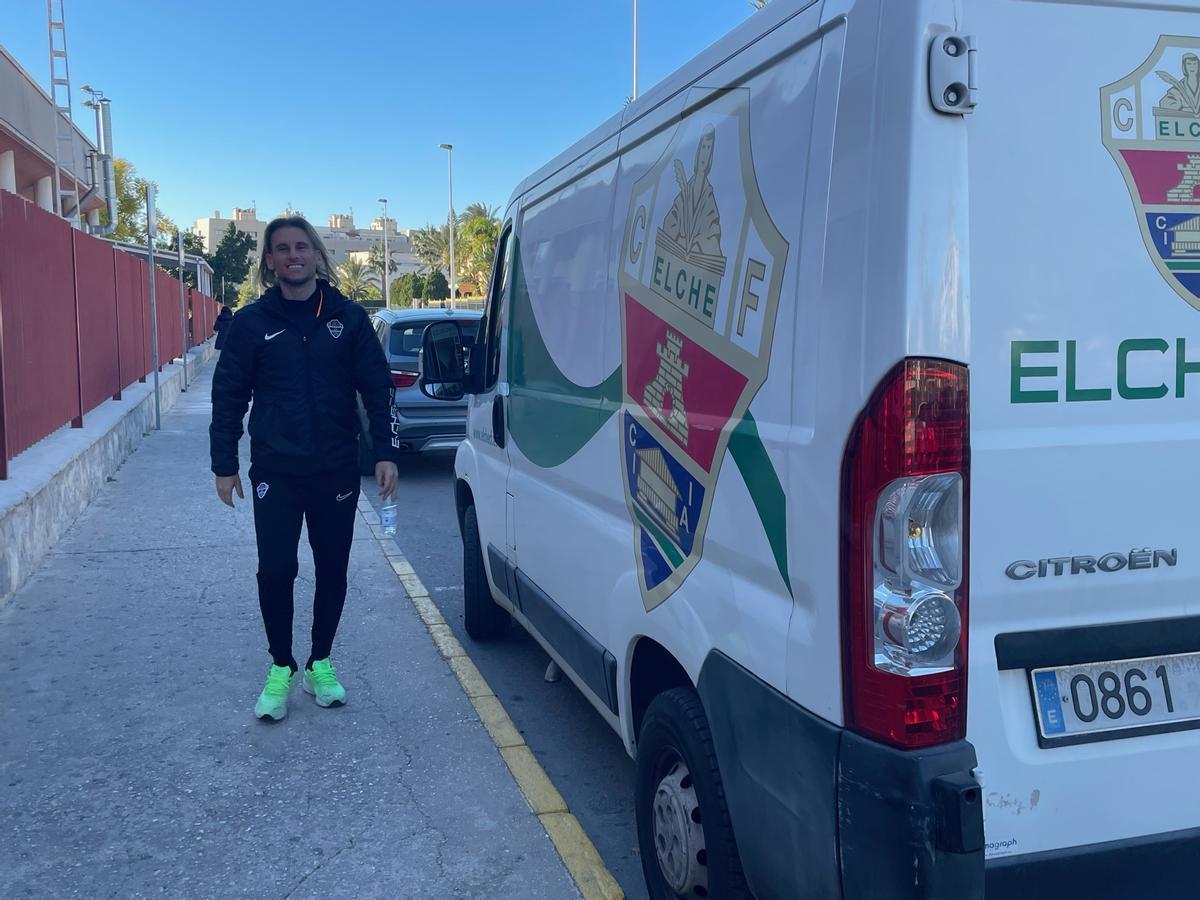 Sebastián Beccacece, entrenador del Elche, a su llegada a la sesión de trabajo de hoy