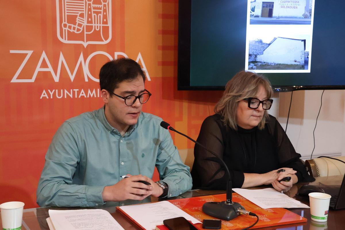 El concejal de Obras, Movilidad, Infraestructura y Participación Ciudadana, Pablo Novo, informa sobre actuaciones de liberación de la Muralla en San Martín y Santa Ana.